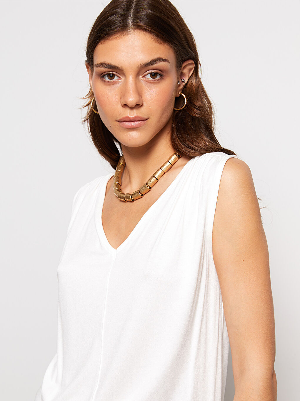 Ekru V Yaka Düz Krep Kadın Atlet-2