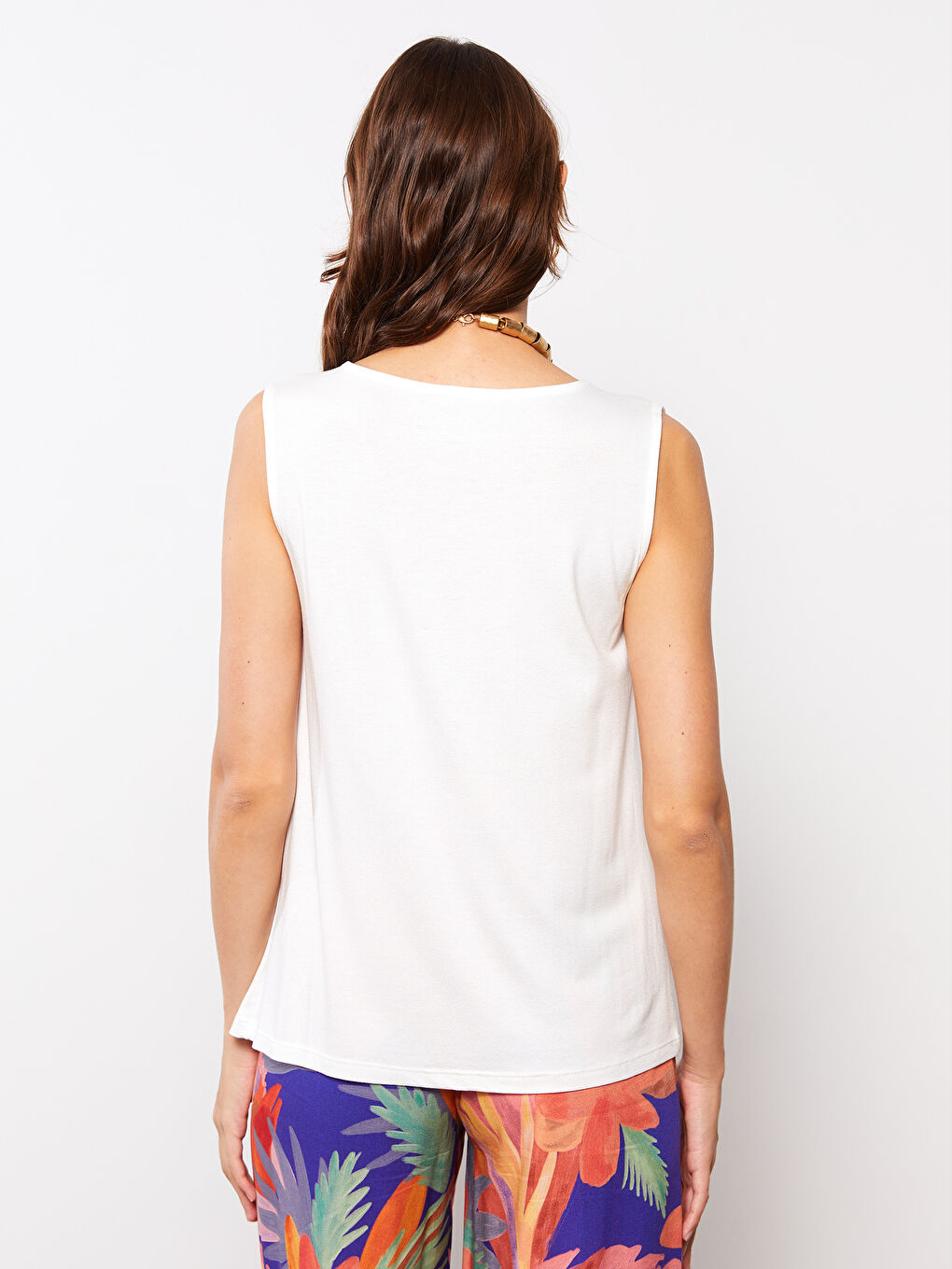 Ekru V Yaka Düz Krep Kadın Atlet-3