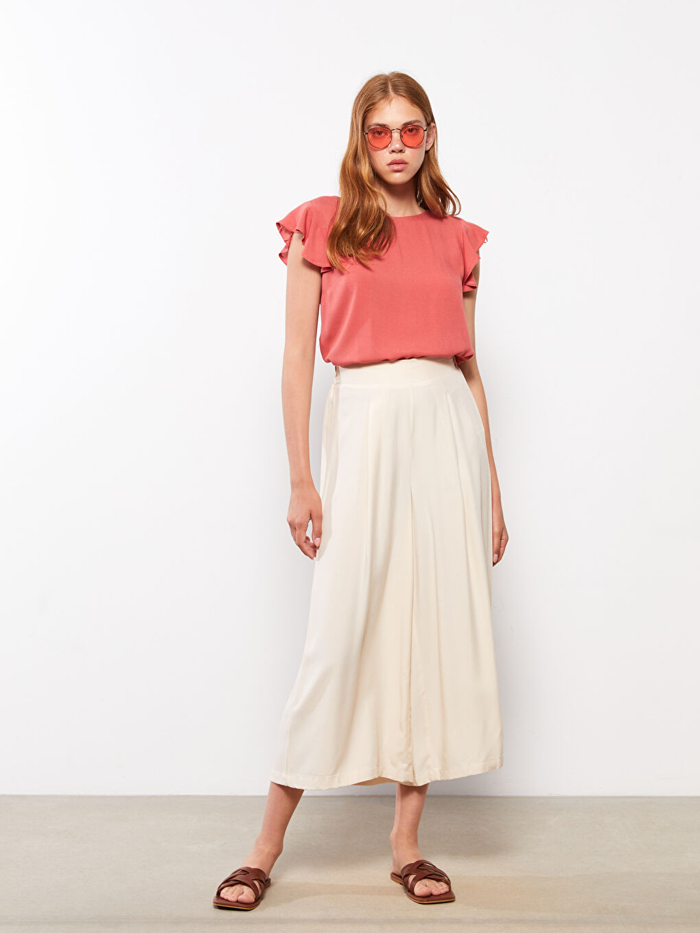 Bej Beli Lastikli Rahat Kalıp Düz Gabardin Kadın Kapri