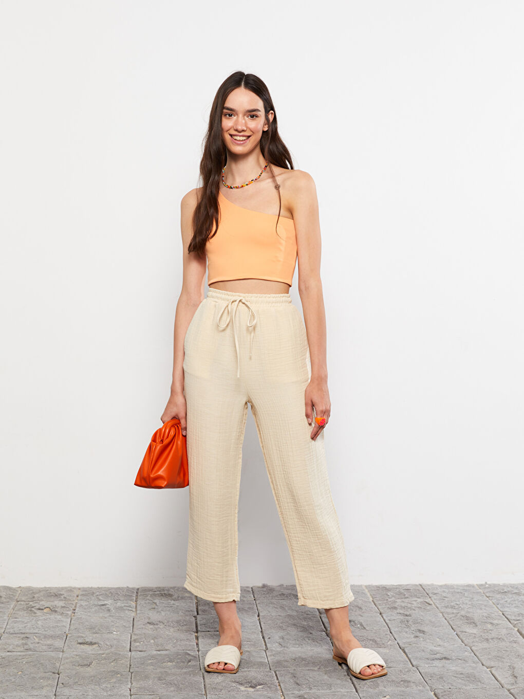 Bej Kadın Beli Lastikli Standart Fit Düz Pantolon