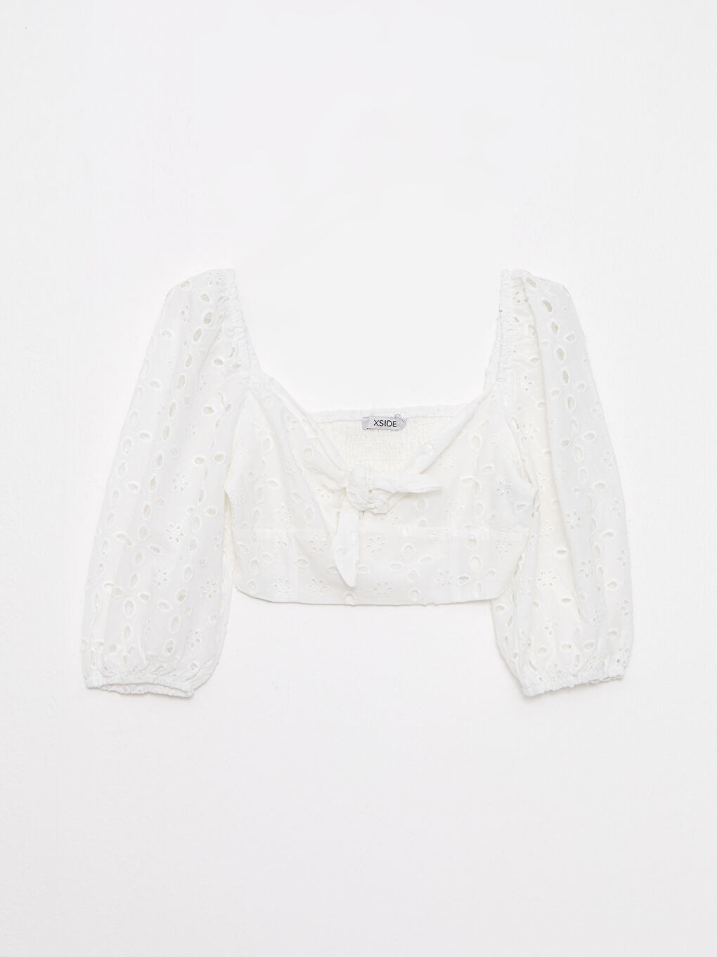 Beyaz Kalp Yaka Desenli Crop Brode Kadın Bluz-5