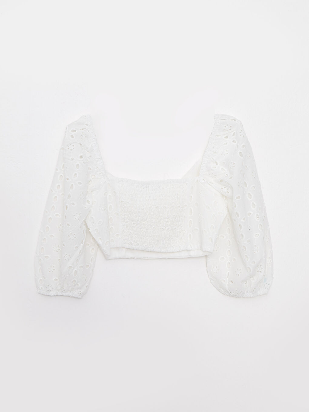 Beyaz Kalp Yaka Desenli Crop Brode Kadın Bluz-6