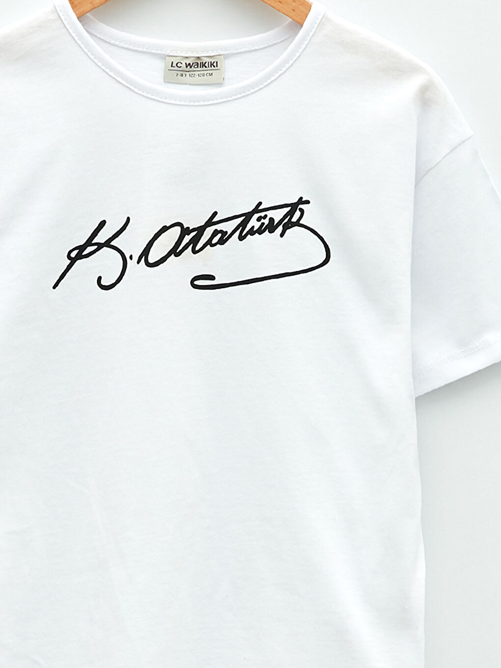 Beyaz Bisiklet Yaka Atatürk İmza Baskılı Kısa Kollu Kız Çocuk Tişört-2