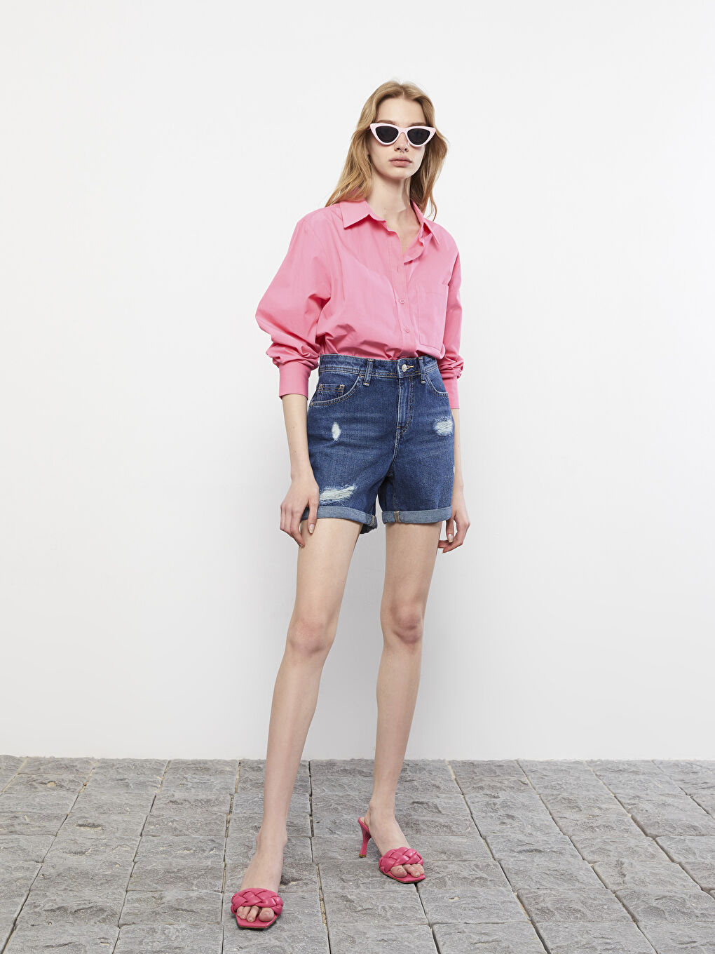 LCW Jeans Teksas šorts Rodeo za žene sa ravnim krojem, standardnog kroja i pocepanim detaljima -S2HL93Z8-507