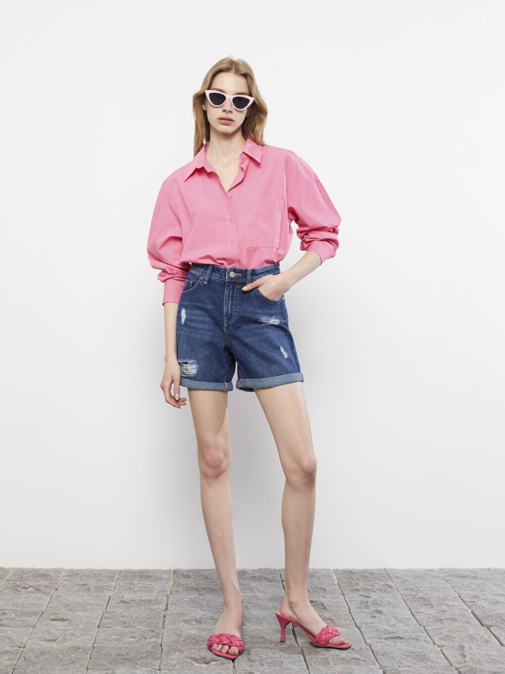 LCW Jeans Teksas šorts Rodeo za žene sa ravnim krojem, standardnog kroja i pocepanim detaljima -S2HL93Z8-507