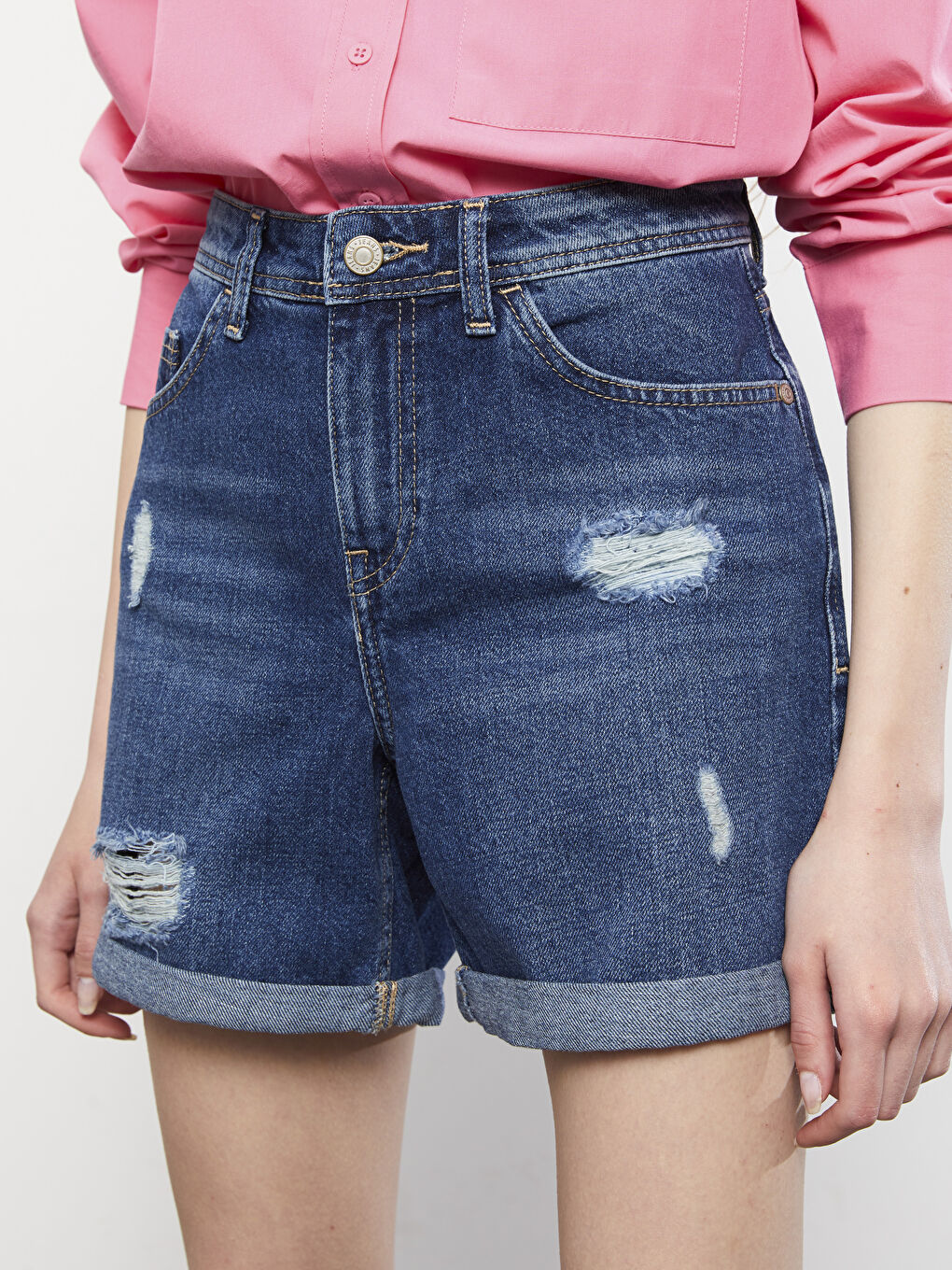 LCW Jeans Teksas šorts Rodeo za žene sa ravnim krojem, standardnog kroja i pocepanim detaljima -S2HL93Z8-507