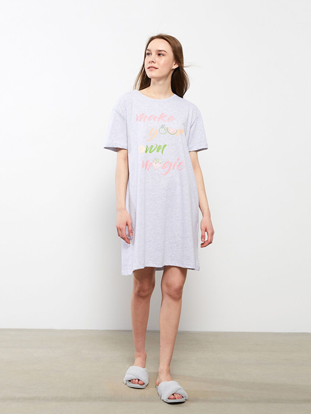 Gri Bisiklet Yaka Baskılı Kısa Kollu Kadın Gecelik-1