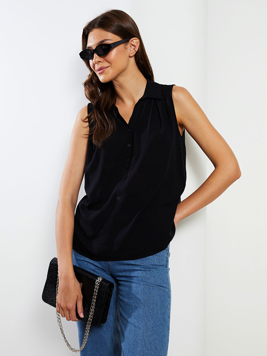 Blouse Sans Manches Froissée Uni Col de Chemise pour Femmes-1