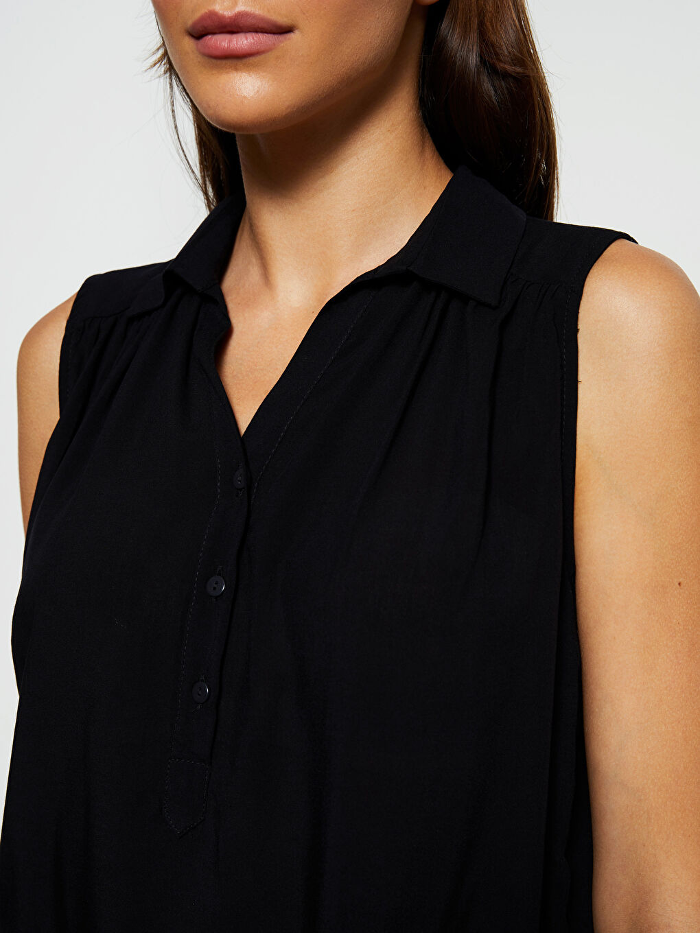 Blouse Sans Manches Froissée Uni Col de Chemise pour Femmes-3