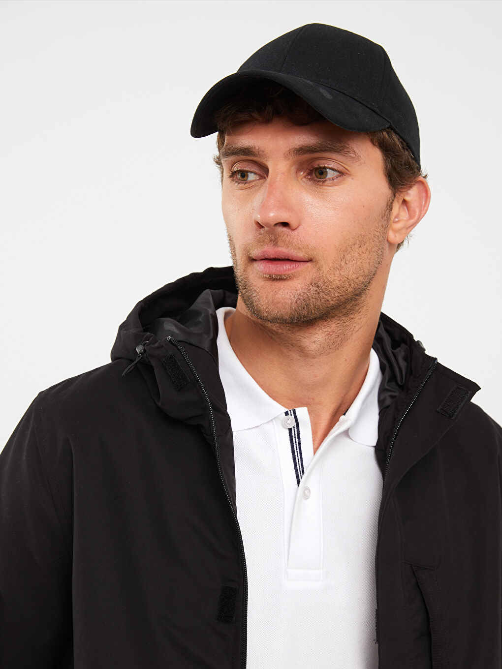 Siyah Standart Kalıp Kapüşonlu Erkek Yağmurluk-2