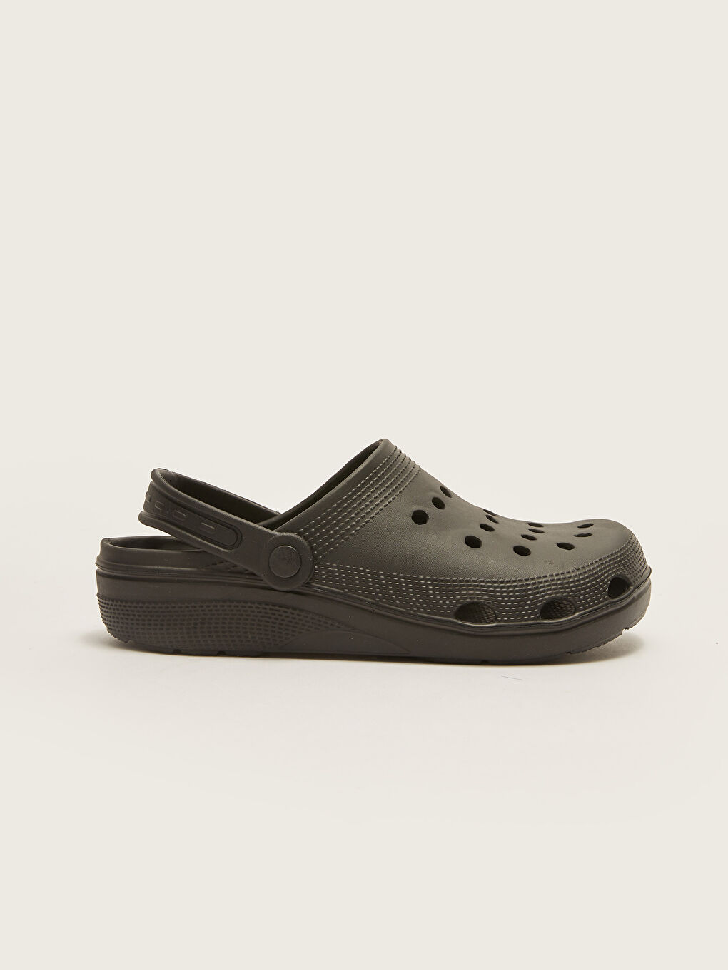 Siyah Düz Delik Detaylı Erkek Sandalet-1