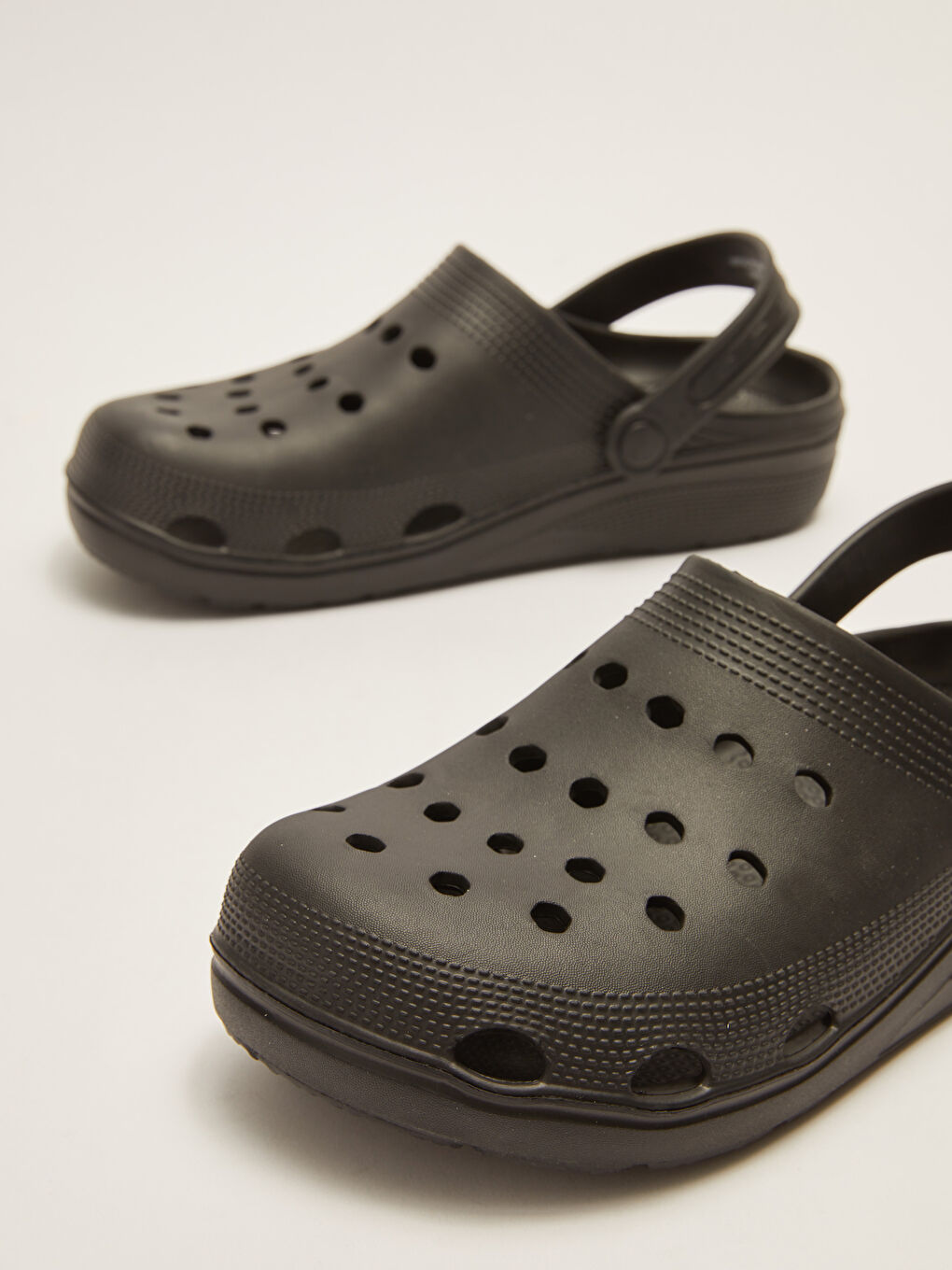 Siyah Düz Delik Detaylı Erkek Sandalet-2