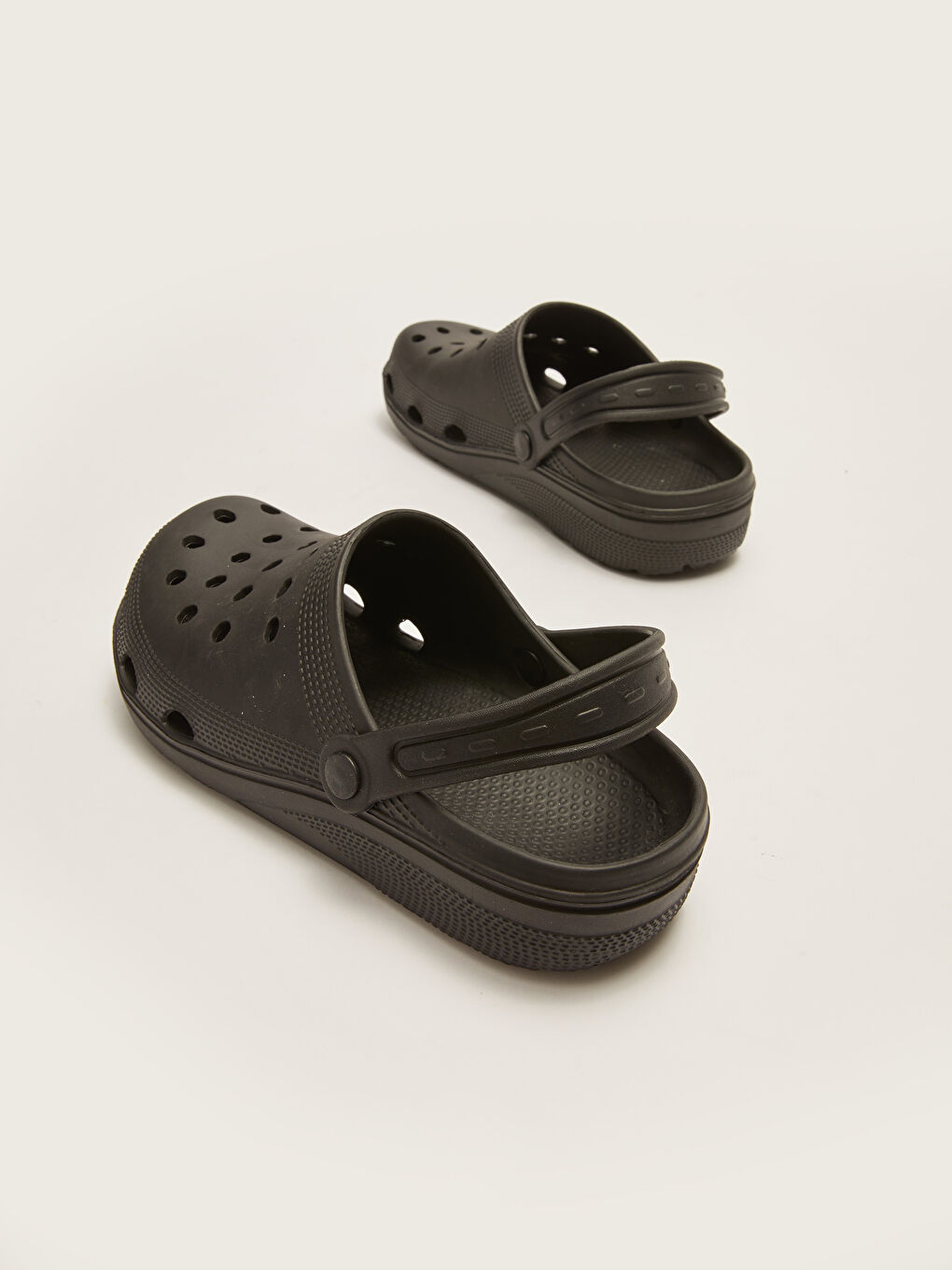 Siyah Düz Delik Detaylı Erkek Sandalet-4