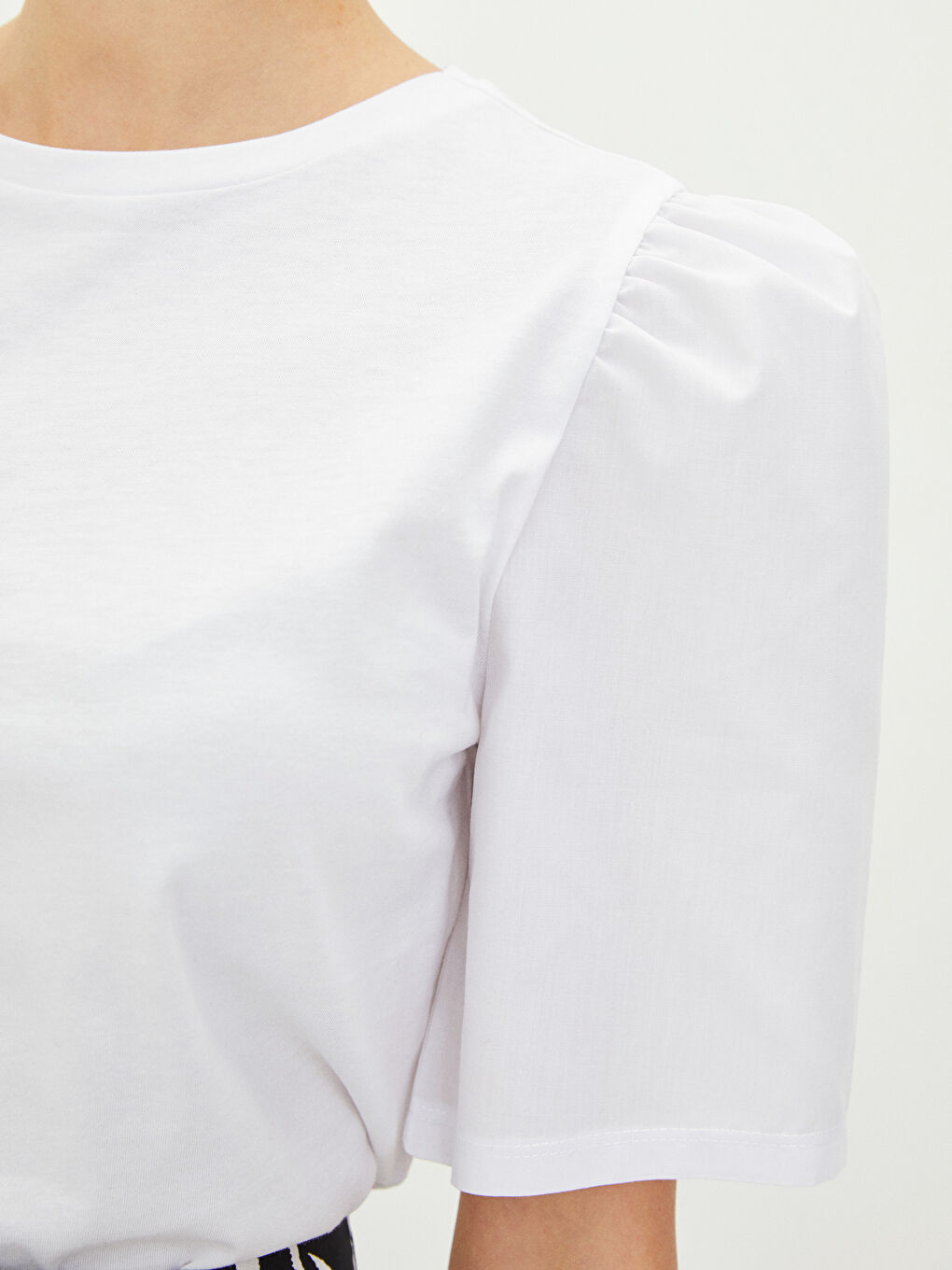 მრგვალი საყელო უბრალო მოკლე სახელო ქალებისთვის მაისური-3