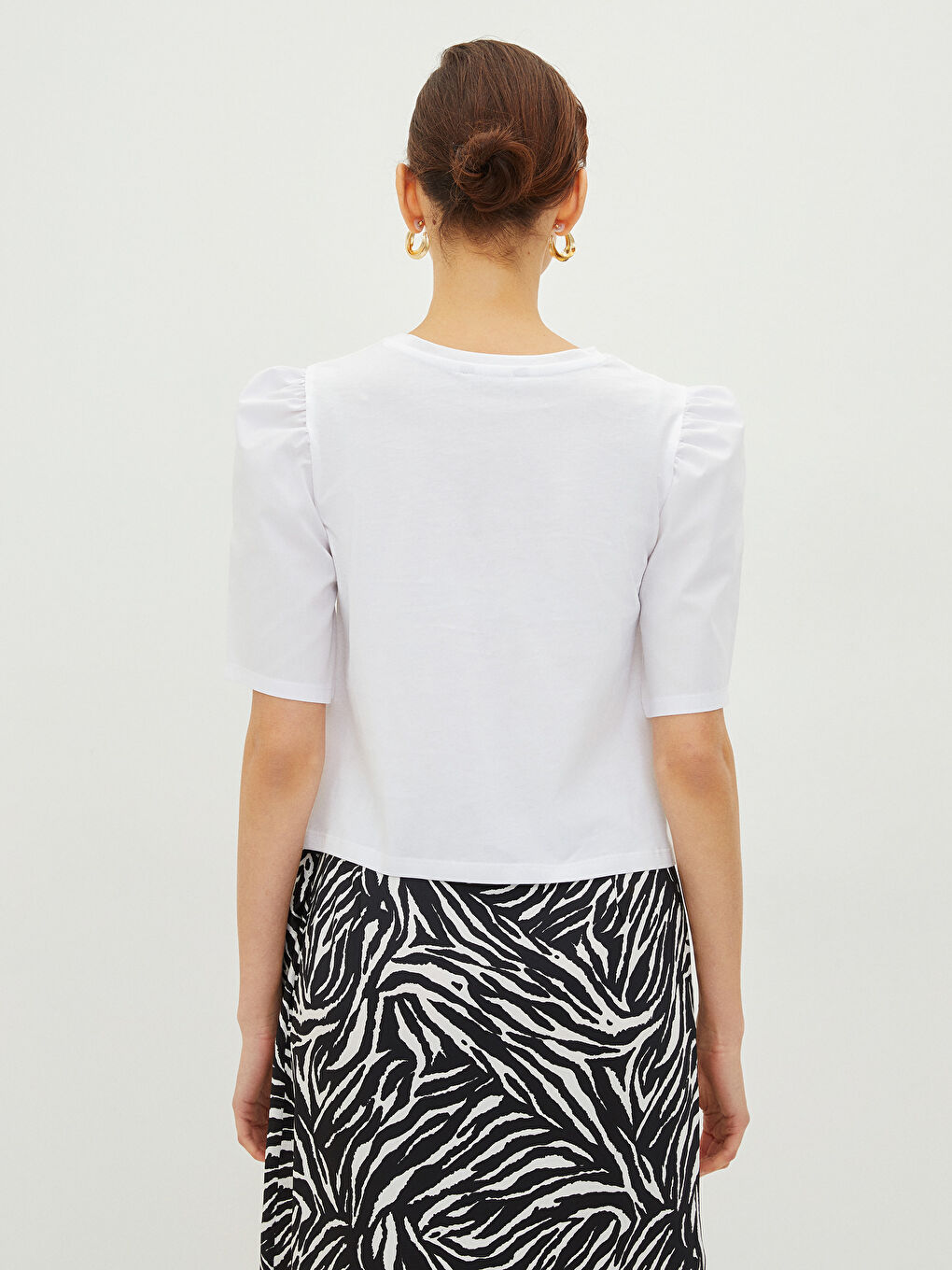 მრგვალი საყელო უბრალო მოკლე სახელო ქალებისთვის მაისური-4