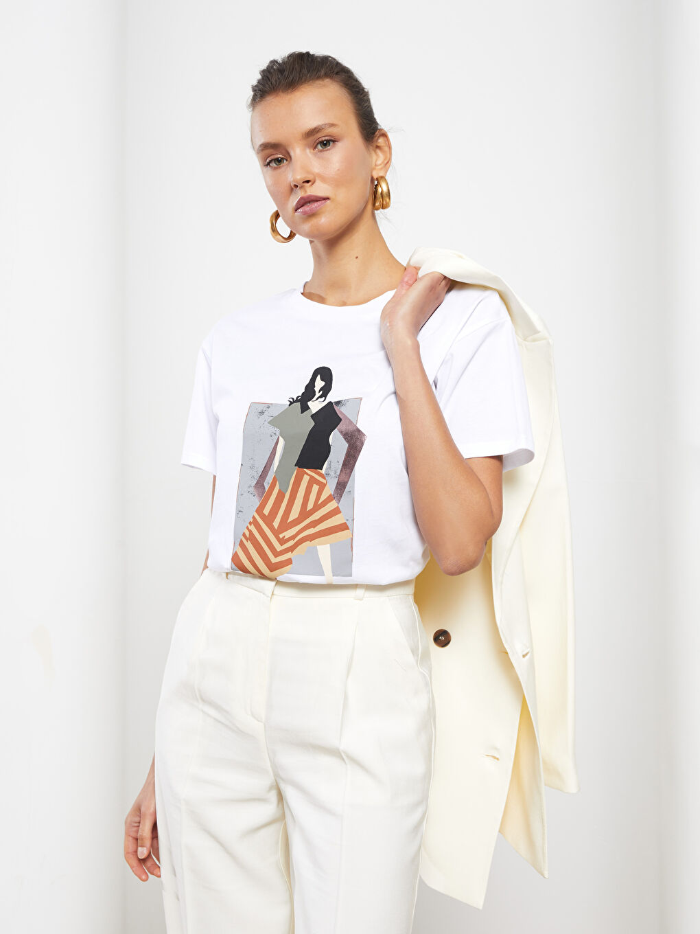 Beyaz Bisiklet Yaka Baskılı Kısa Kollu Pamuklu Kadın Tişört-1