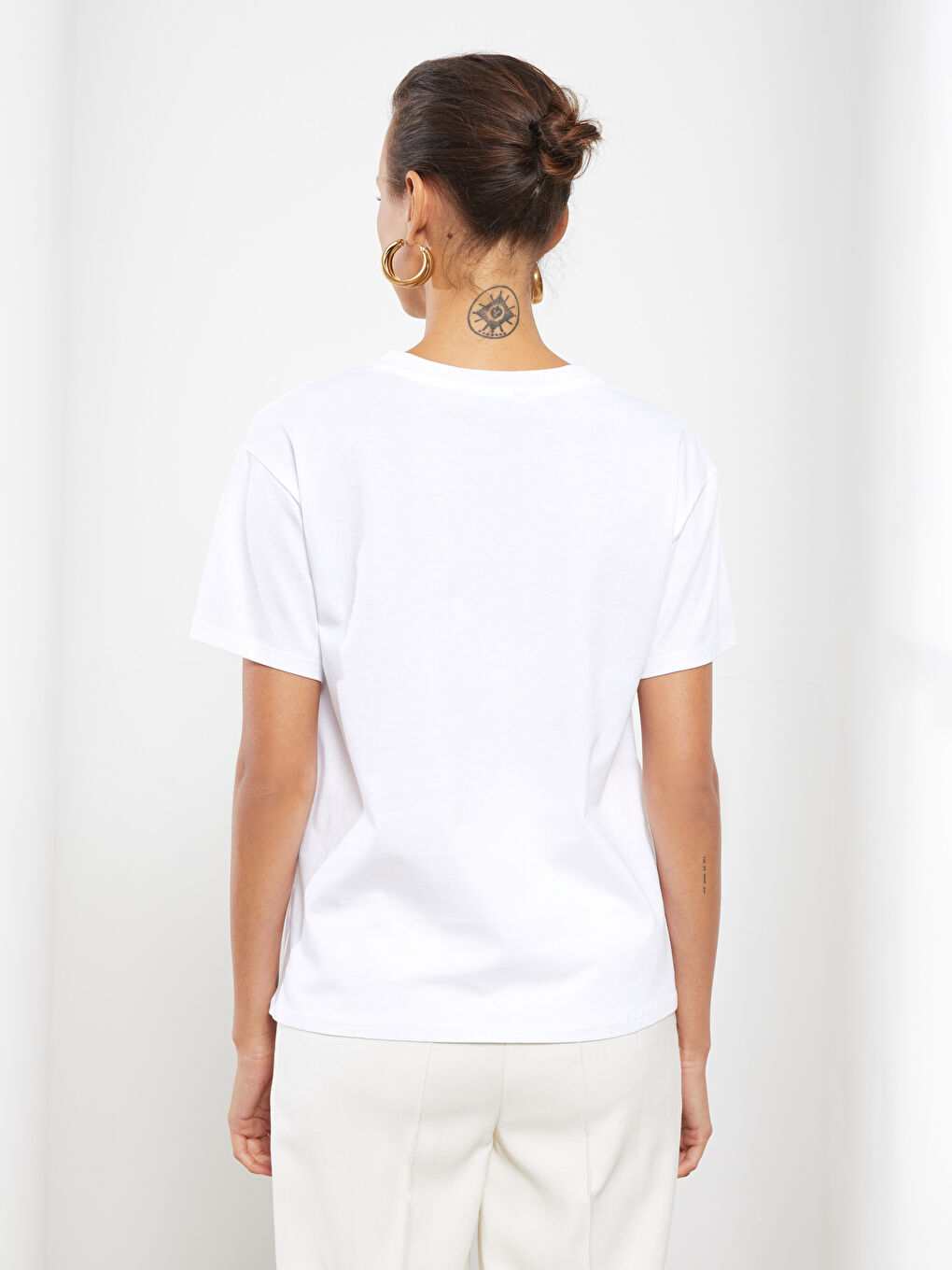 Beyaz Bisiklet Yaka Baskılı Kısa Kollu Pamuklu Kadın Tişört-4