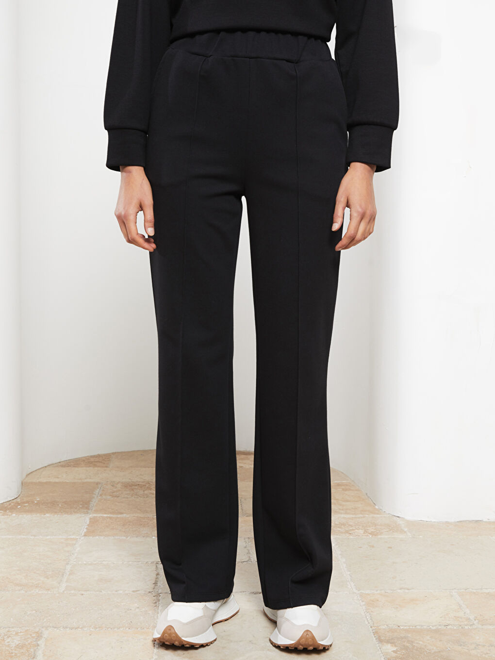 بنطال رياضي بخصر مطاطي وجيوب عادية مفصلة للنساء-2