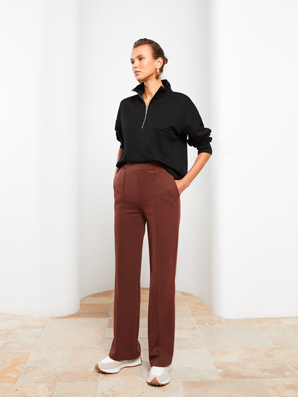 Elastic Waist Regular Pocket Detailed Women's Sweatpants-1