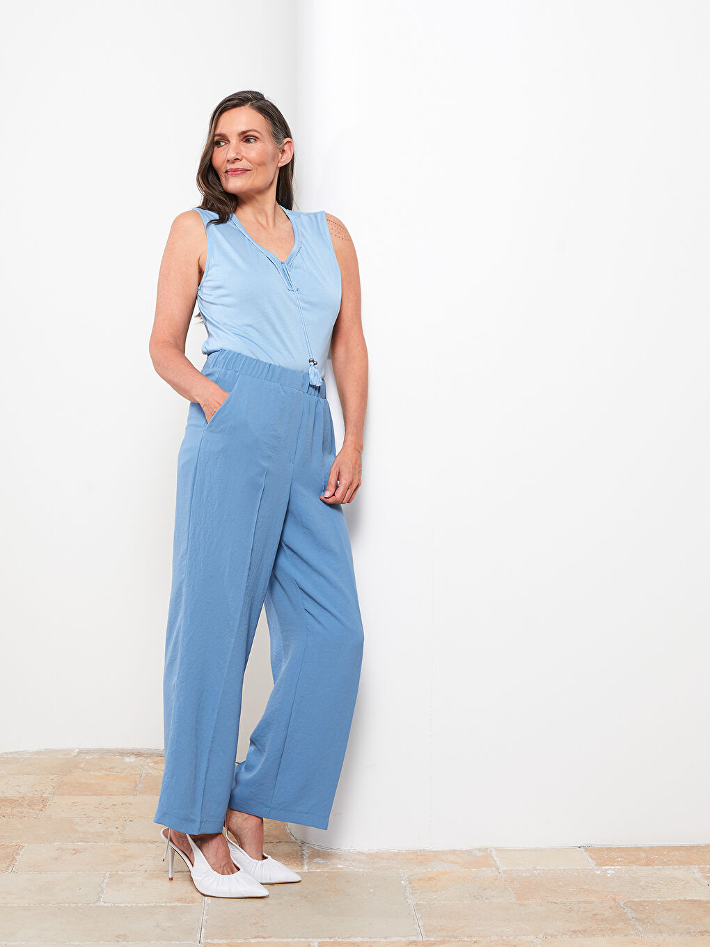 Mavi Beli Lastikli Rahat Kalıp Cep Detaylı Kadın Pantolon