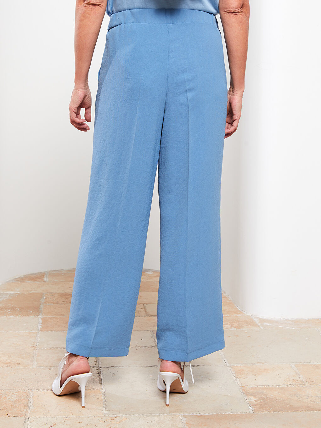 Mavi Beli Lastikli Rahat Kalıp Cep Detaylı Kadın Pantolon-4