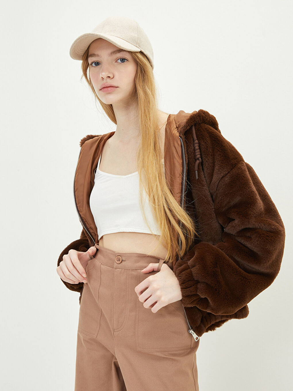 Kahverengi Kapüşonlu Düz Uzun Kollu Pelüş Kadın Mont-1