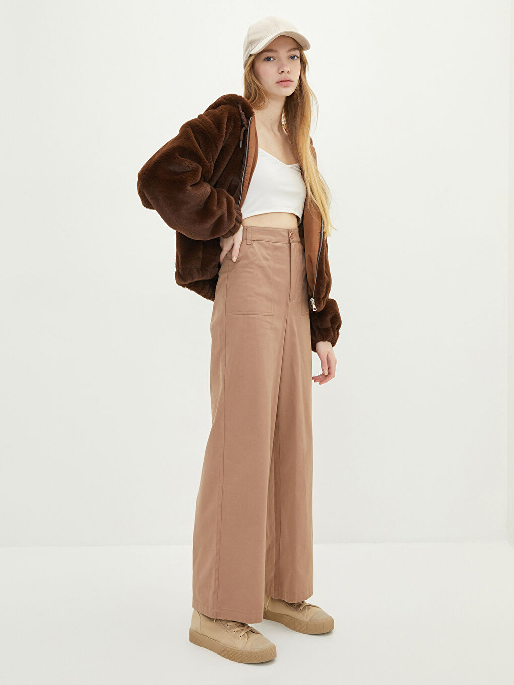 Kahverengi Kapüşonlu Düz Uzun Kollu Pelüş Kadın Mont-3