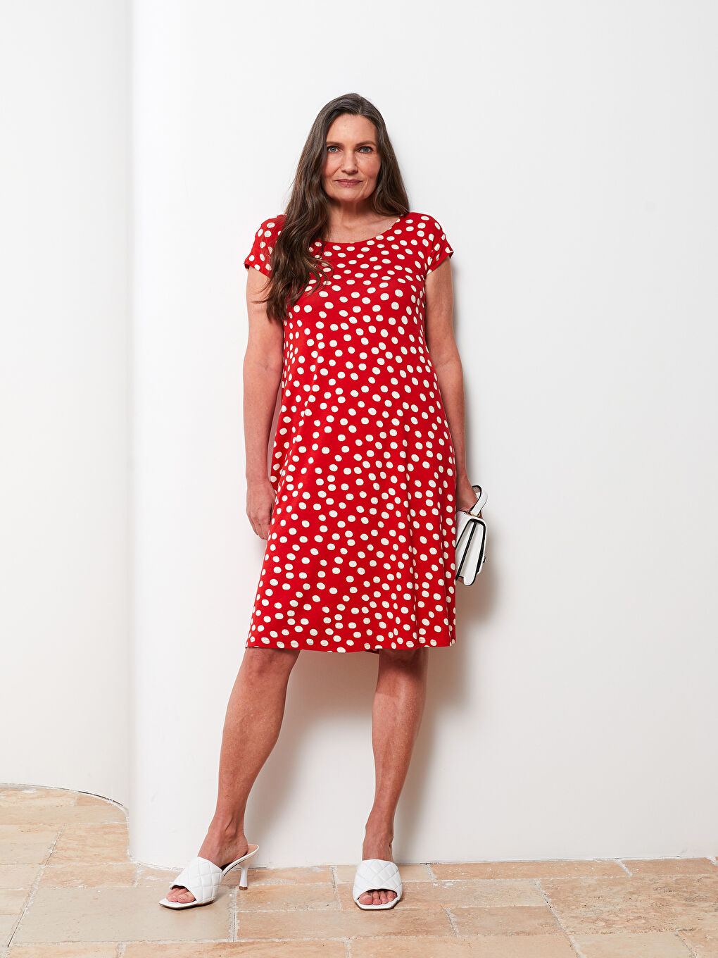 Robe pour Femmes à Pois Col Rond Manches Courtes Coupe A-2