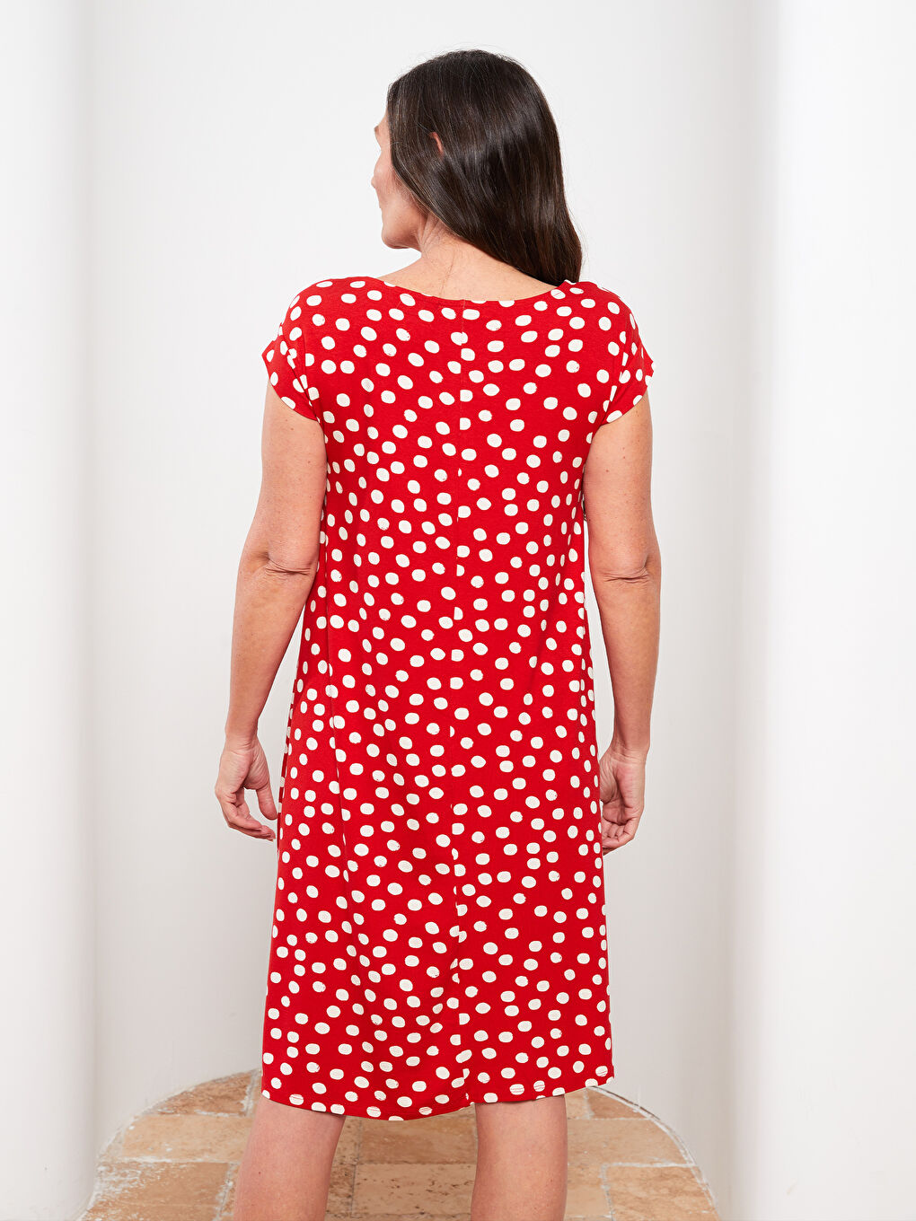 Robe pour Femmes à Pois Col Rond Manches Courtes Coupe A-4