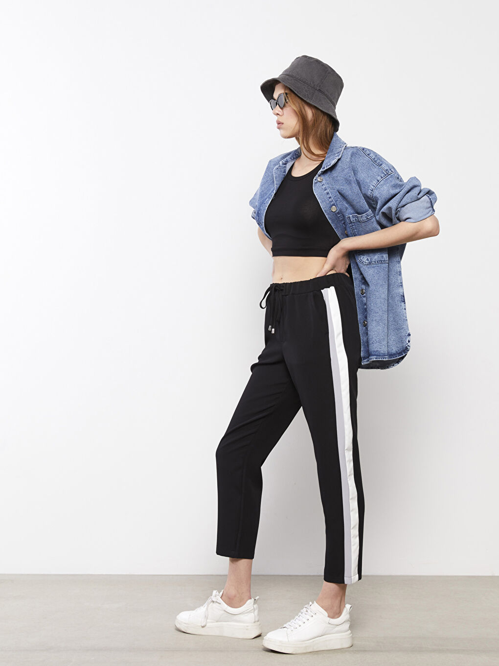 Elastic Waist Regular Pocket Detailed Women's Trousers