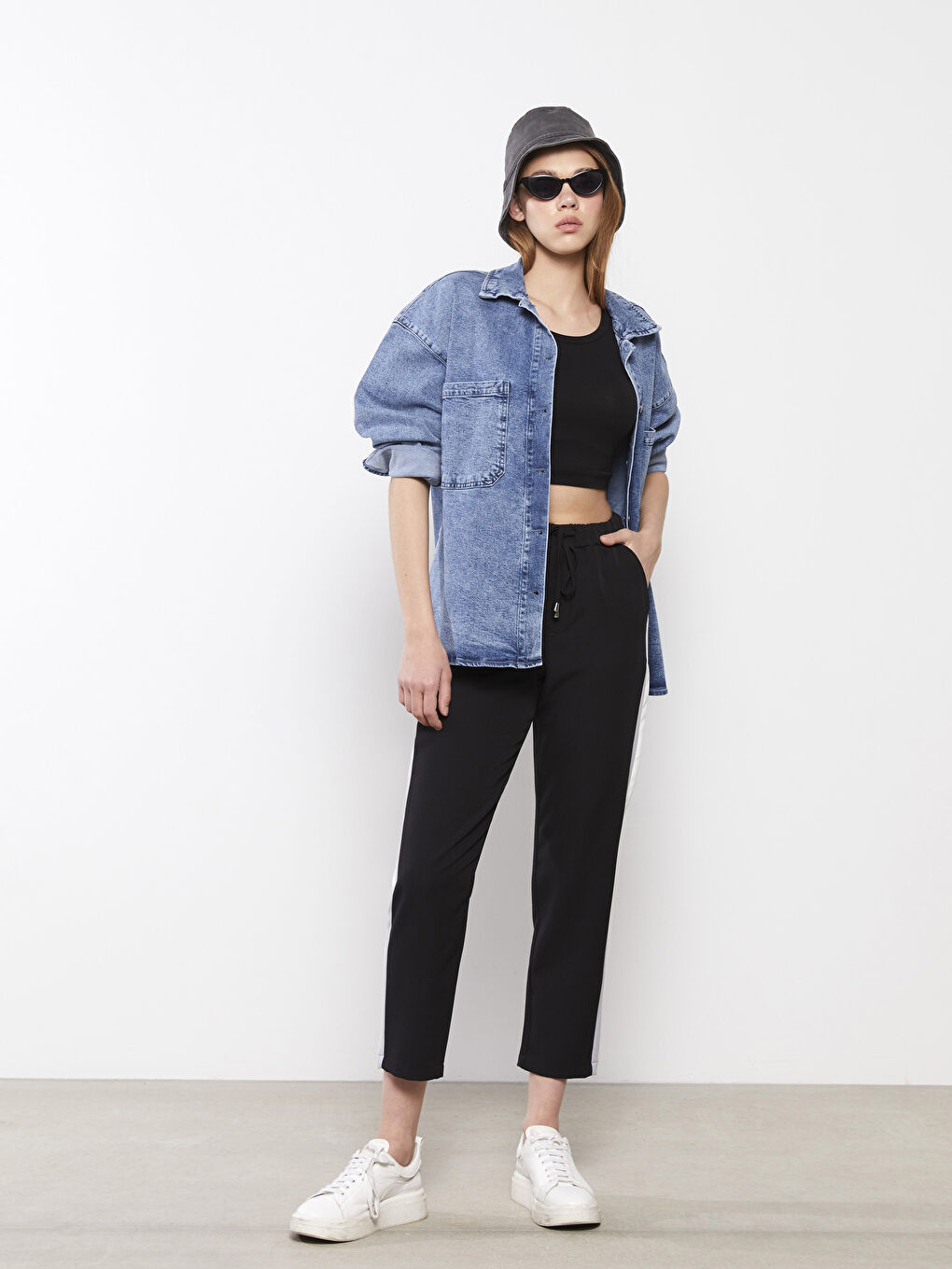 Elastic Waist Regular Pocket Detailed Women's Trousers-1