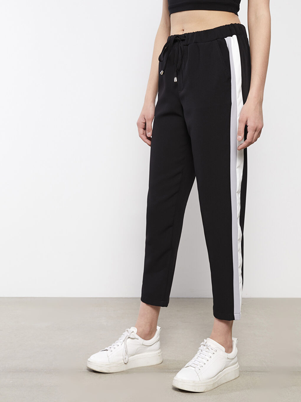 Elastic Waist Regular Pocket Detailed Women's Trousers-2