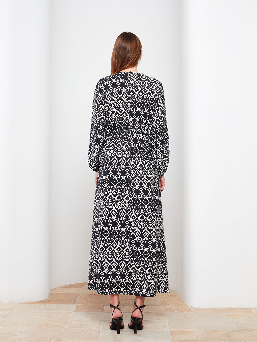 Siyah Bisiklet Yaka Çiçekli Uzun Kollu Kadın Elbise-3