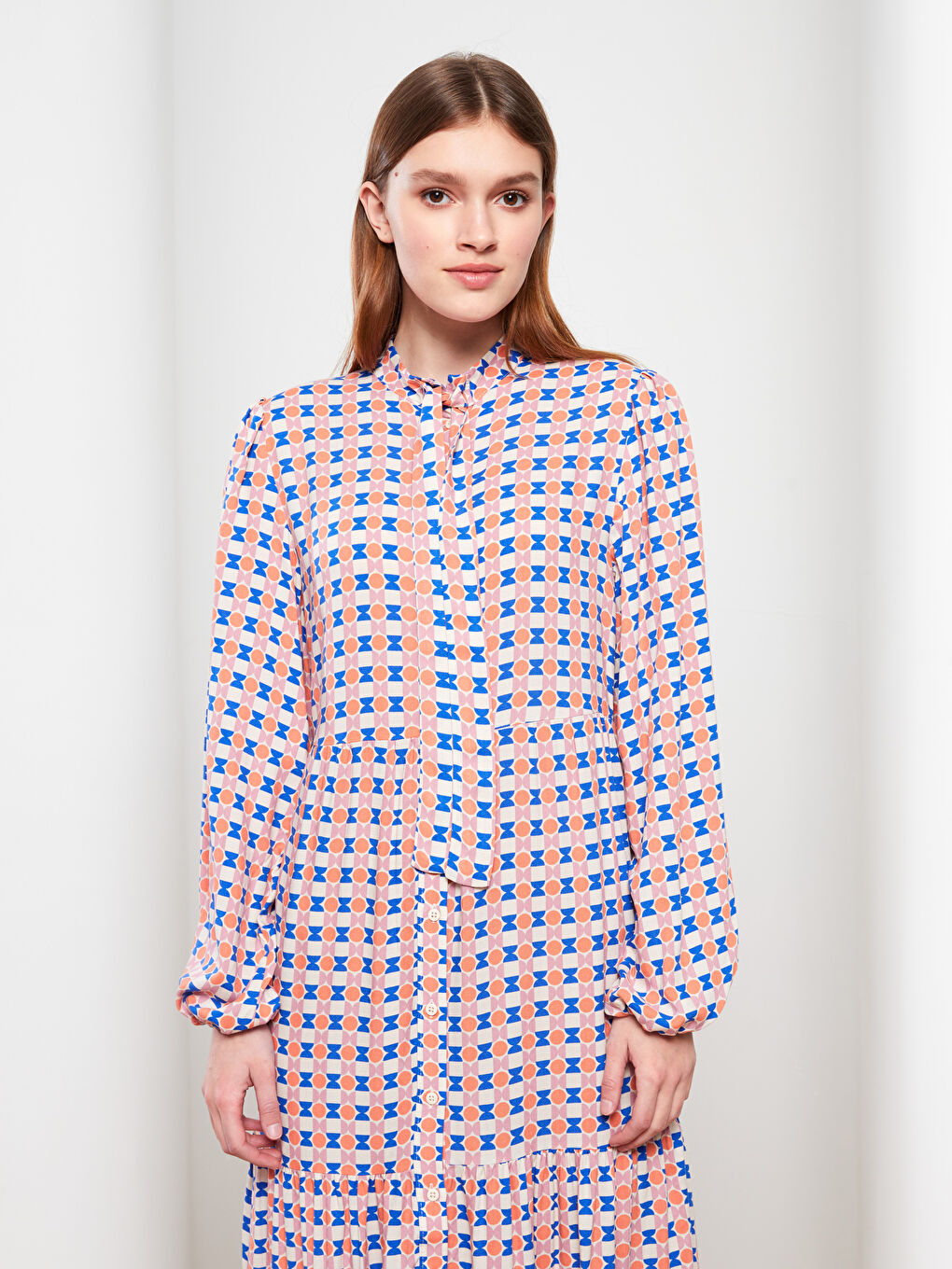 Beyaz Bağlamalı Yaka Desenli Uzun Kollu Viskon Kadın Gömlek Elbise-1