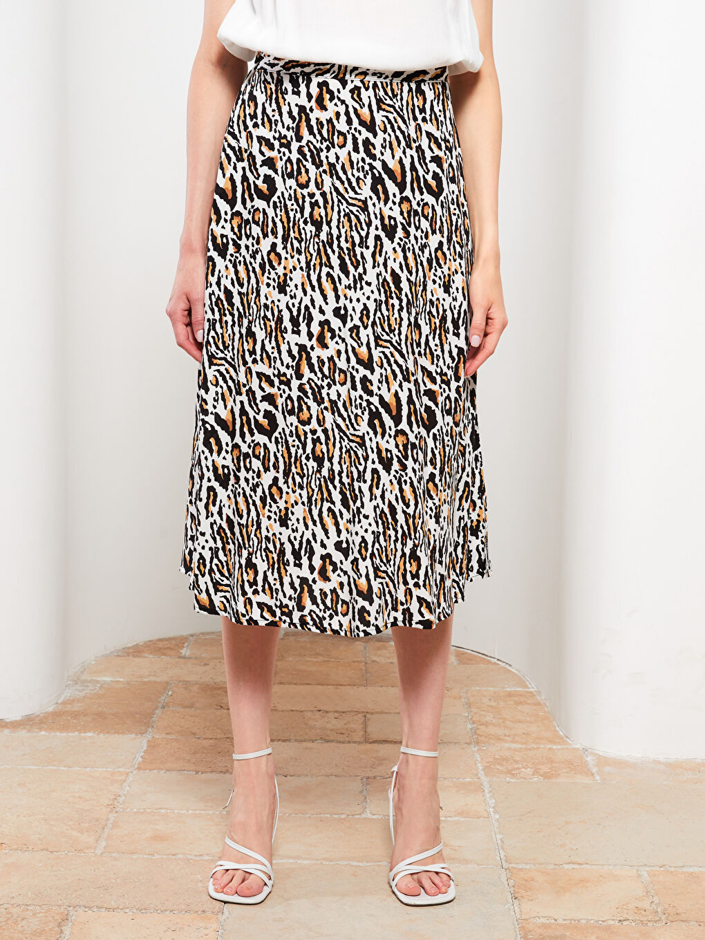 Ekru Beli Lastikli Standart Fit Desenli Viskon Kadın Etek-3