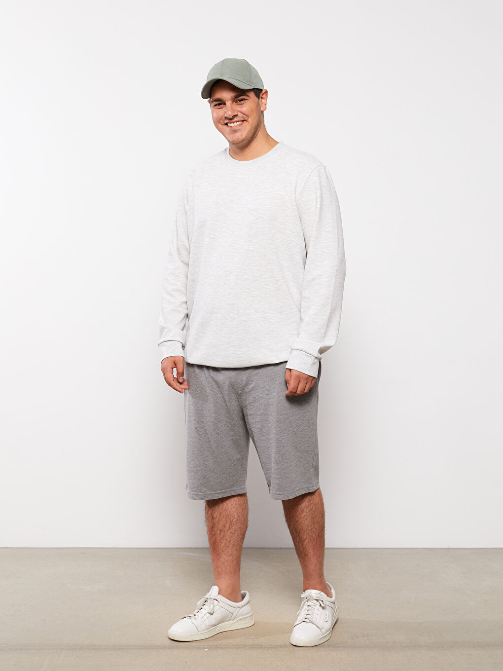 Gri Standart Kalıp Penye Erkek Şort-1