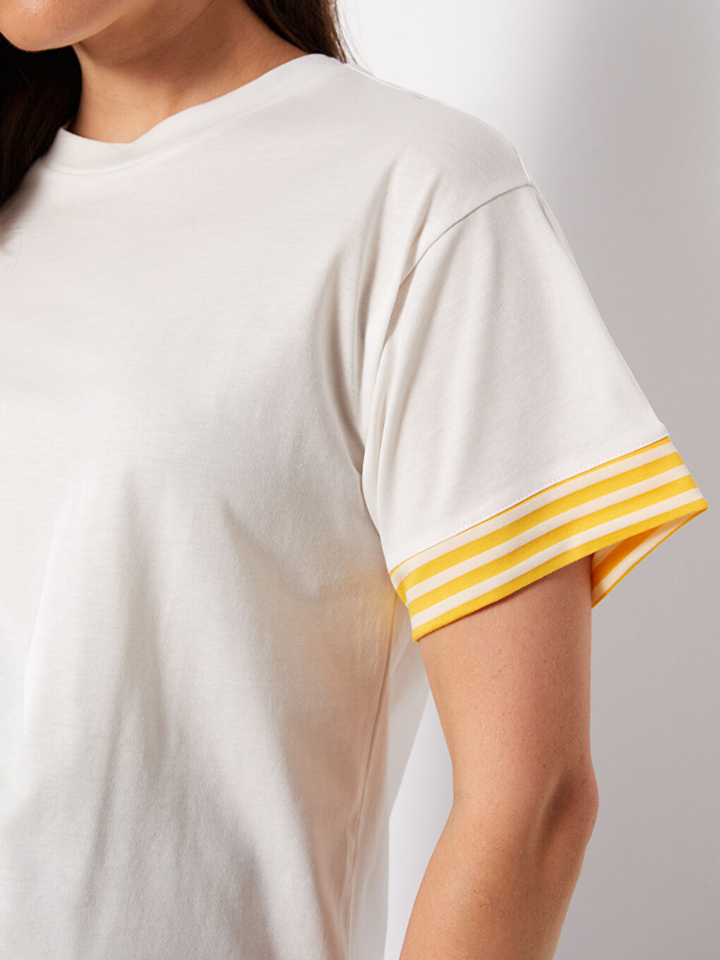 Beyaz Bisiklet Yaka Düz Kısa Kollu Pamuklu Hamile Tişört-3