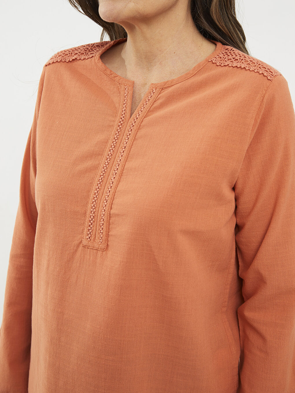 LCW Grace Bluza ženska sa izvezenim detaljima, dugih rukava i Henley izrezom, od pamuka -S2HP92Z8-RTJ