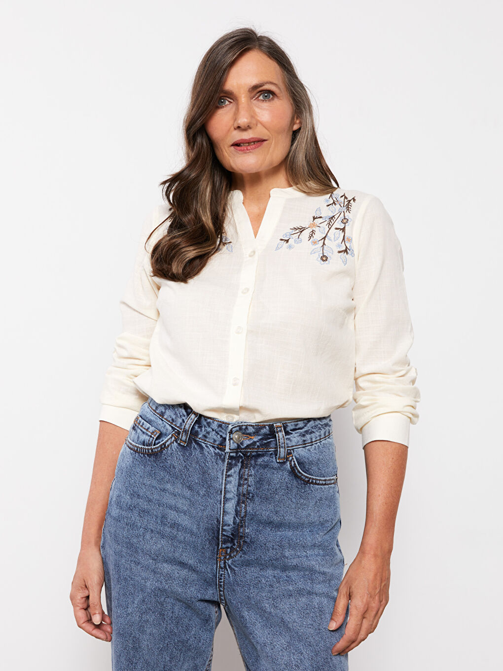 Ekru Kaçık Yaka Nakışlı Uzun Kollu Pamuklu Kadın Gömlek-1