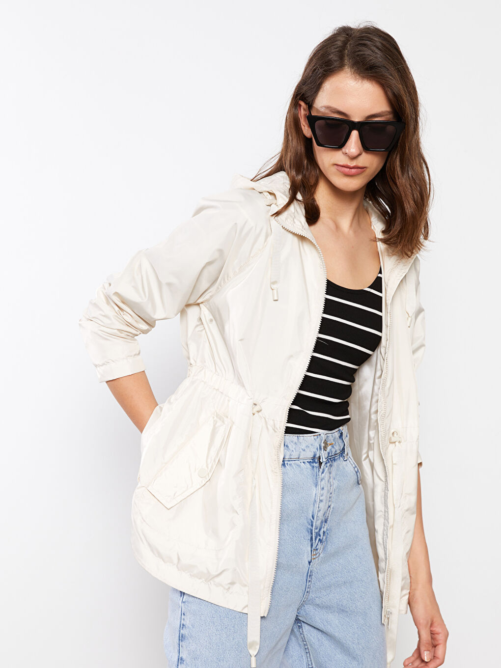 Bej Kadın Kapüşonlu Düz Yağmurluk-2