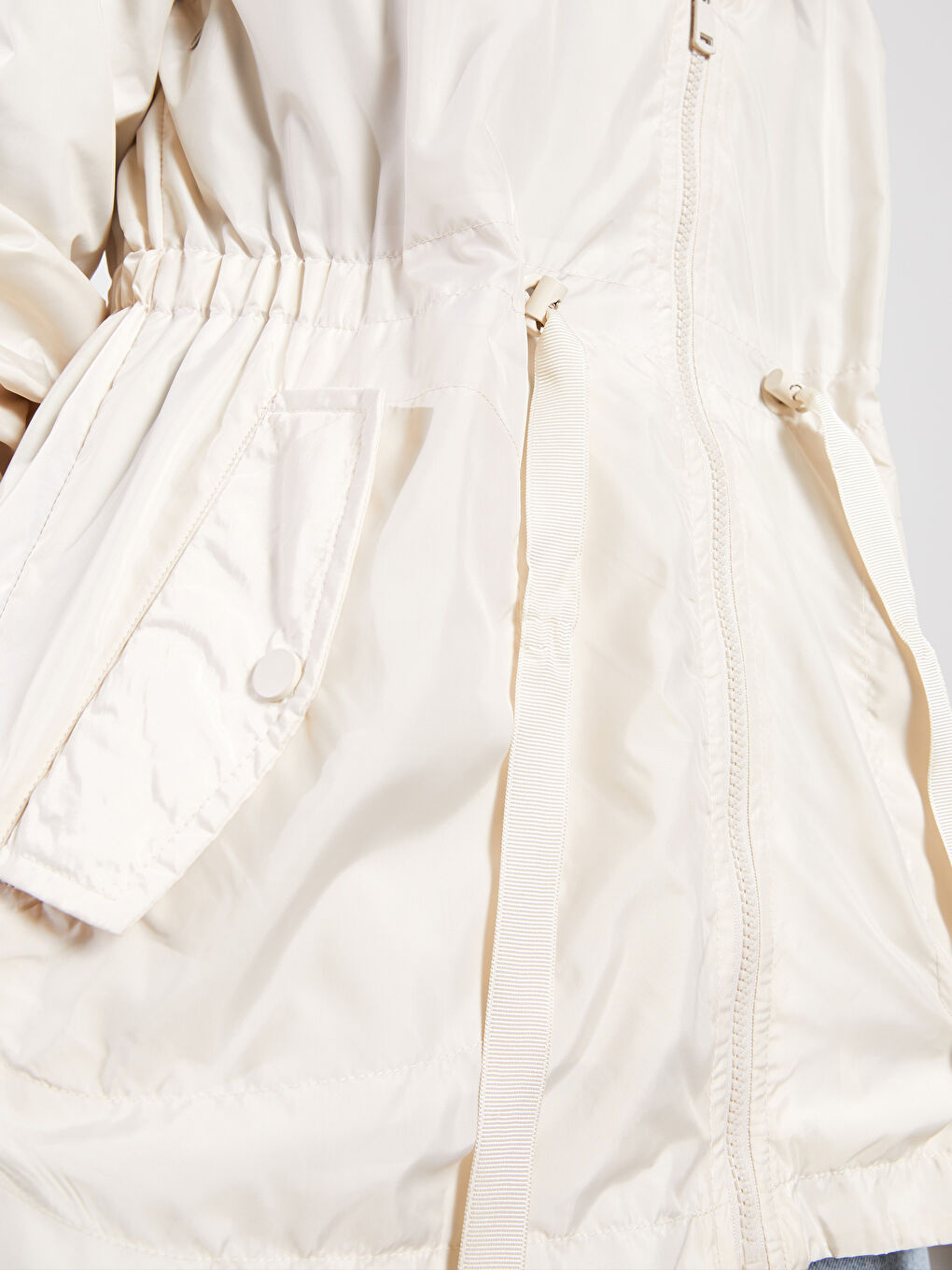 Bej Kadın Kapüşonlu Düz Yağmurluk-4