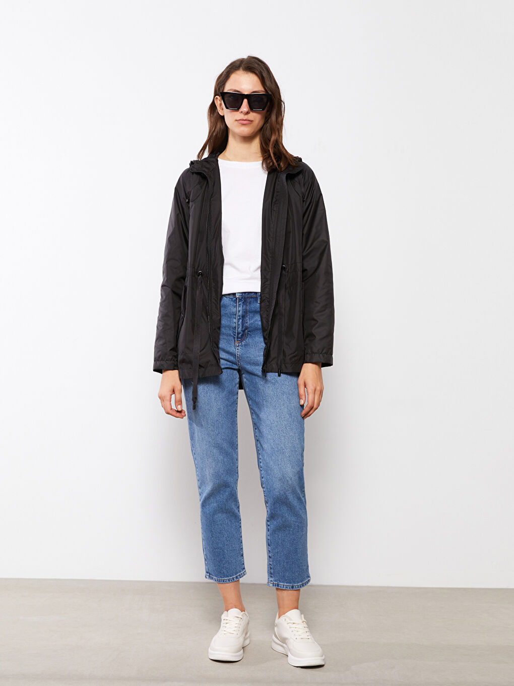 Siyah Kadın Kapüşonlu Düz Yağmurluk-1