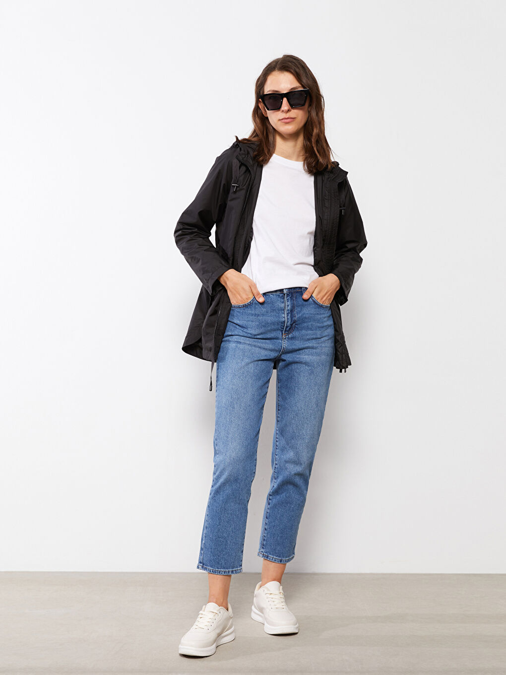 Siyah Kadın Kapüşonlu Düz Yağmurluk-2