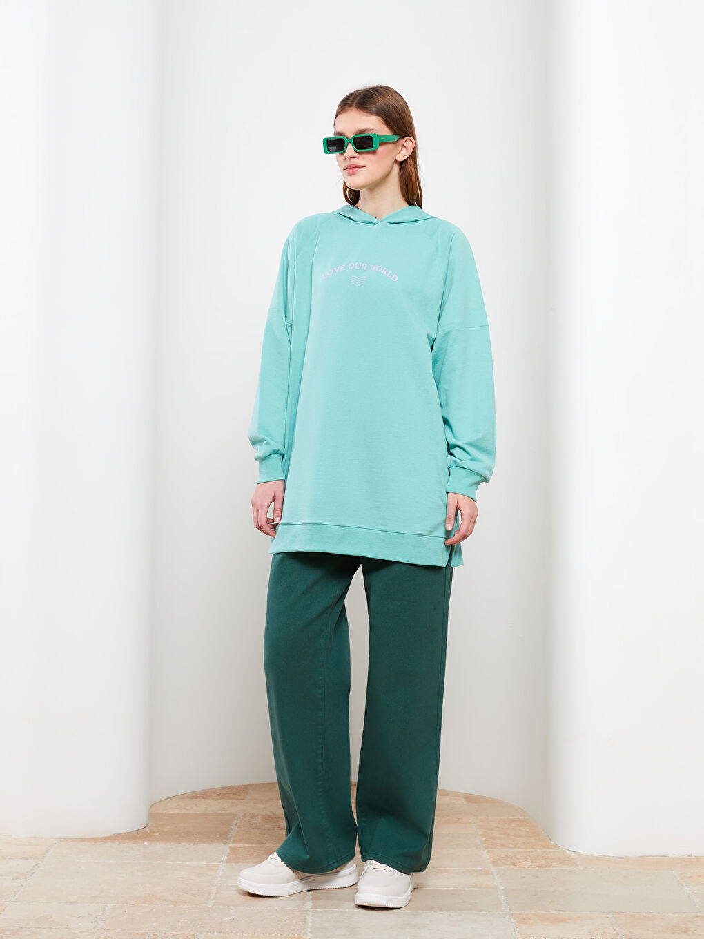 تونيك سويتشيرت للسيدات بكابوش مطبوع كم طويل