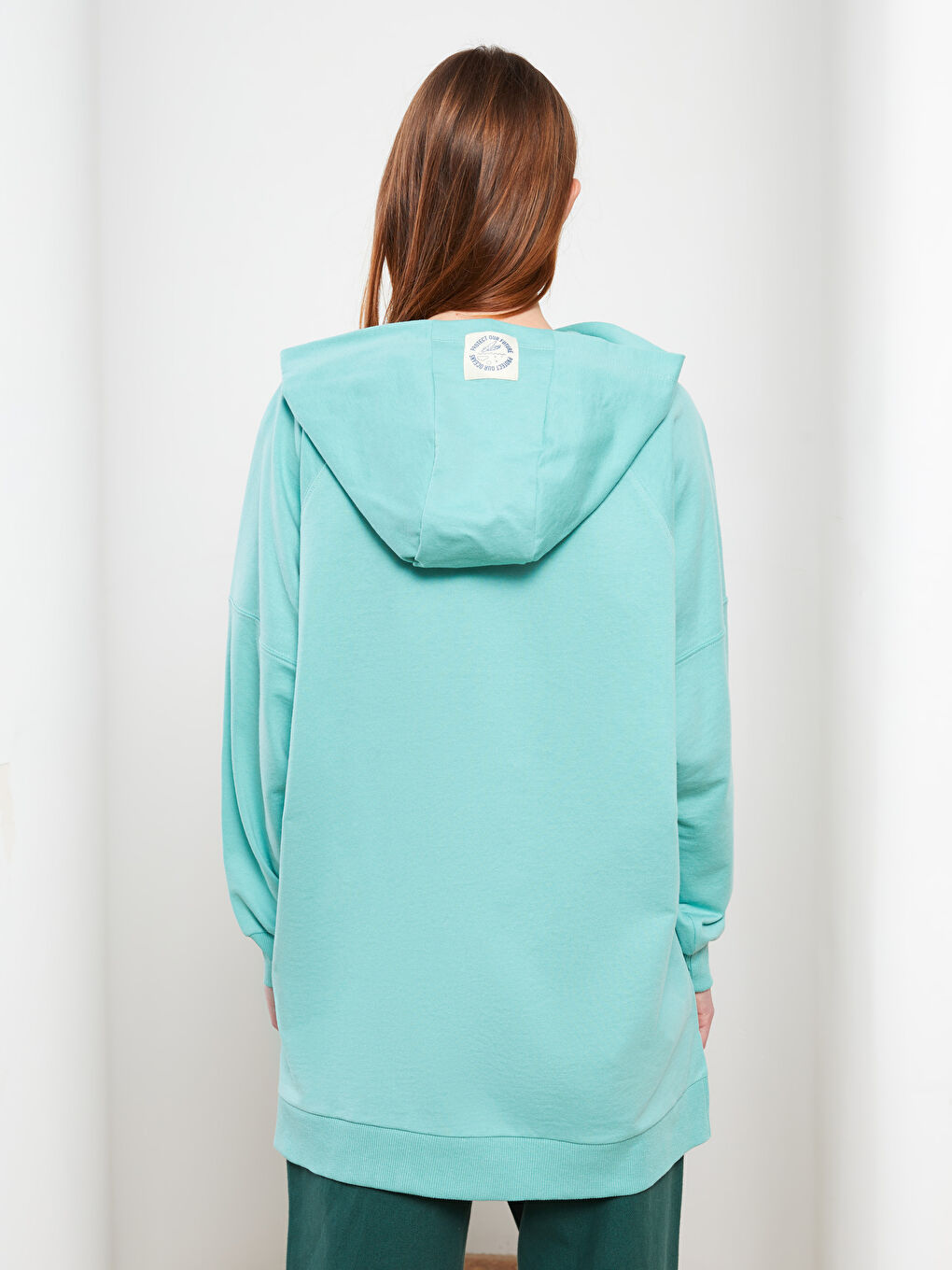 تونيك سويتشيرت للسيدات بكابوش مطبوع كم طويل-4