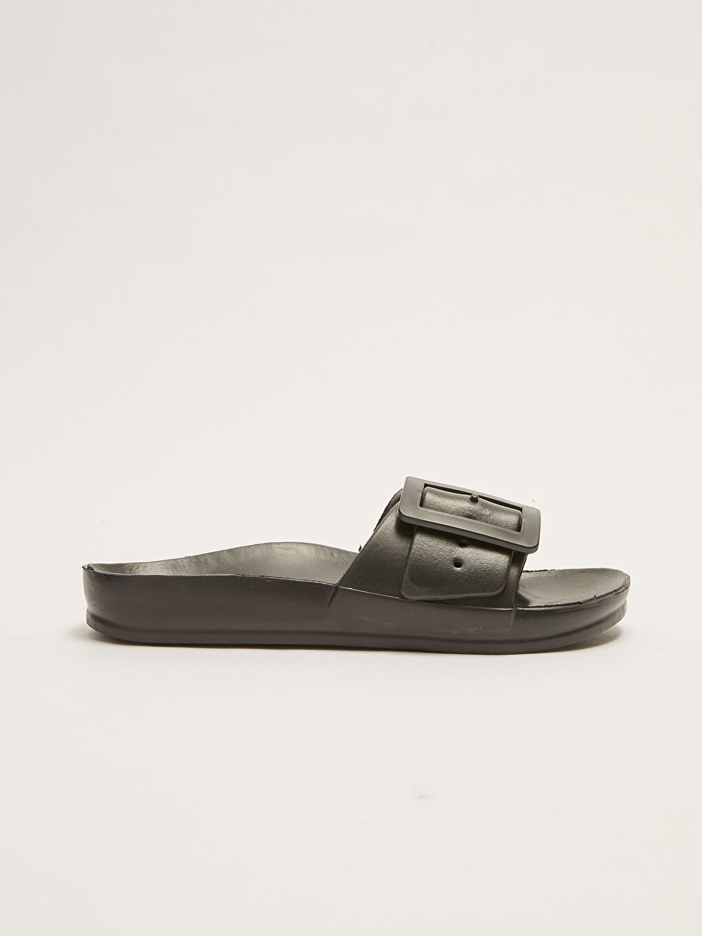 Siyah Tek Bantlı Tokalı Kadın Terlik-1