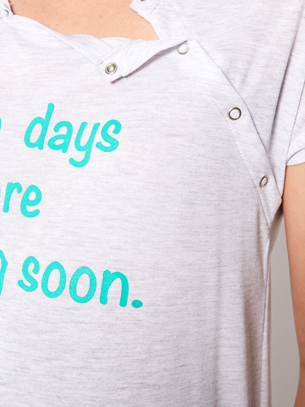 Cămașă de noapte pentru gravide cu mânecă scurtă, guler rotund, imprimată, cu funcția de alăptare-3