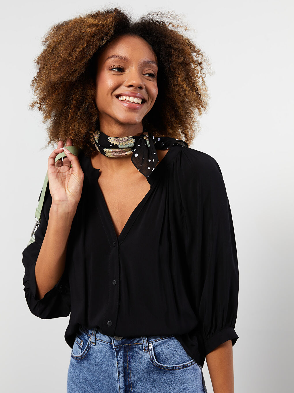 بلوزة ياقة بشق مستقيمة كم طويل بوبلين للسيدات-1