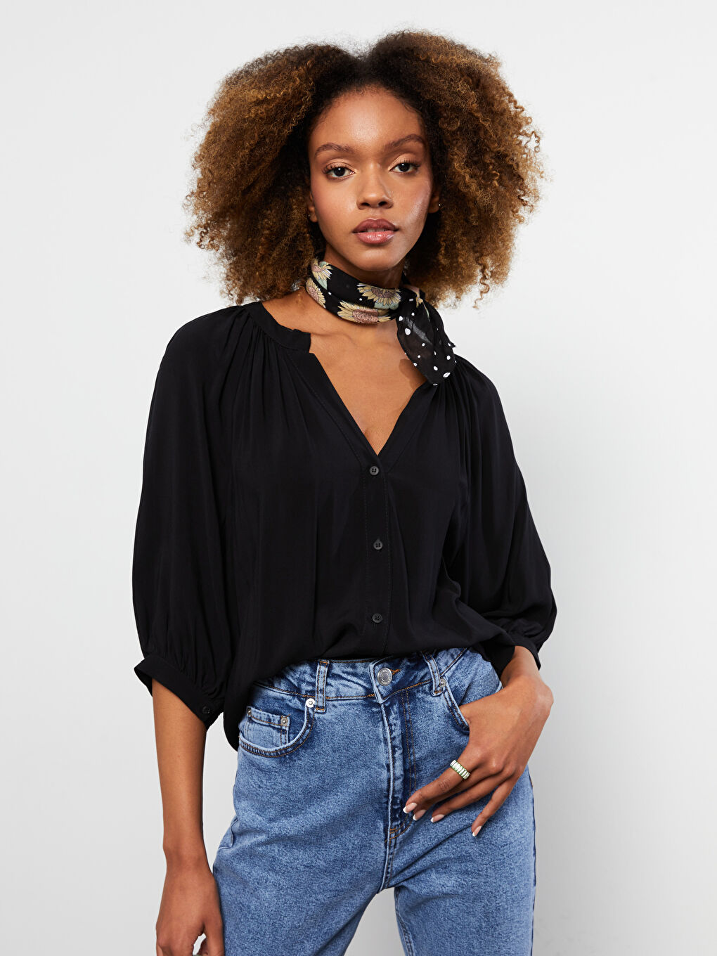 بلوزة ياقة بشق مستقيمة كم طويل بوبلين للسيدات-2