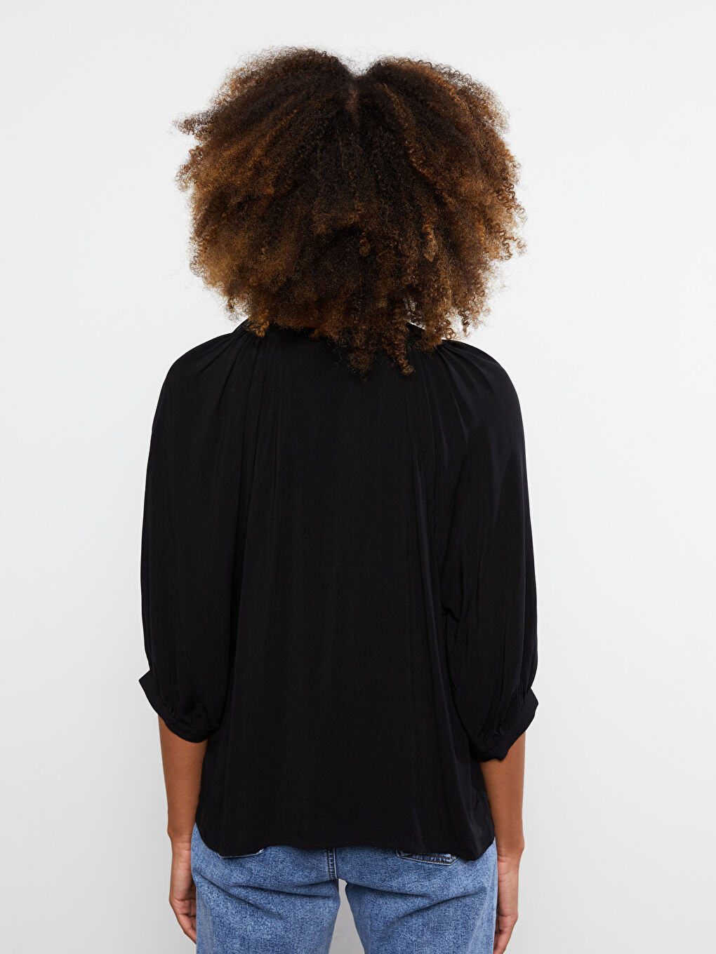 بلوزة ياقة بشق مستقيمة كم طويل بوبلين للسيدات-3